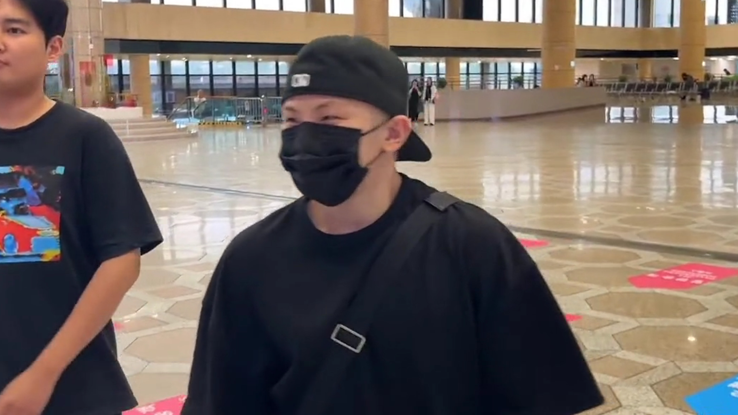 Seventeen’s Woozi Impresses with Casual Style at Gimpo Airport