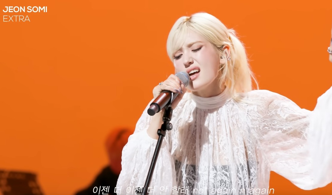 JEON SOMI Wows With EXTRA Band Live Performance