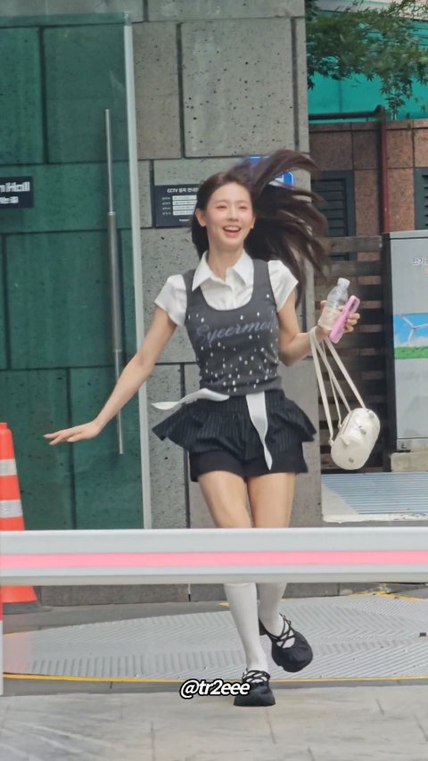 Miyeon’s Sweet Fan Service Proves She’s the Ultimate Idol