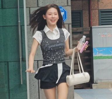 Miyeon’s Sweet Fan Service Proves She’s the Ultimate Idol