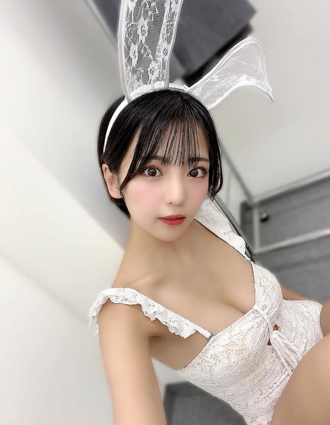 Moeka Sasaki’s Unexpected Rise from Airline Staff to Gravure Star