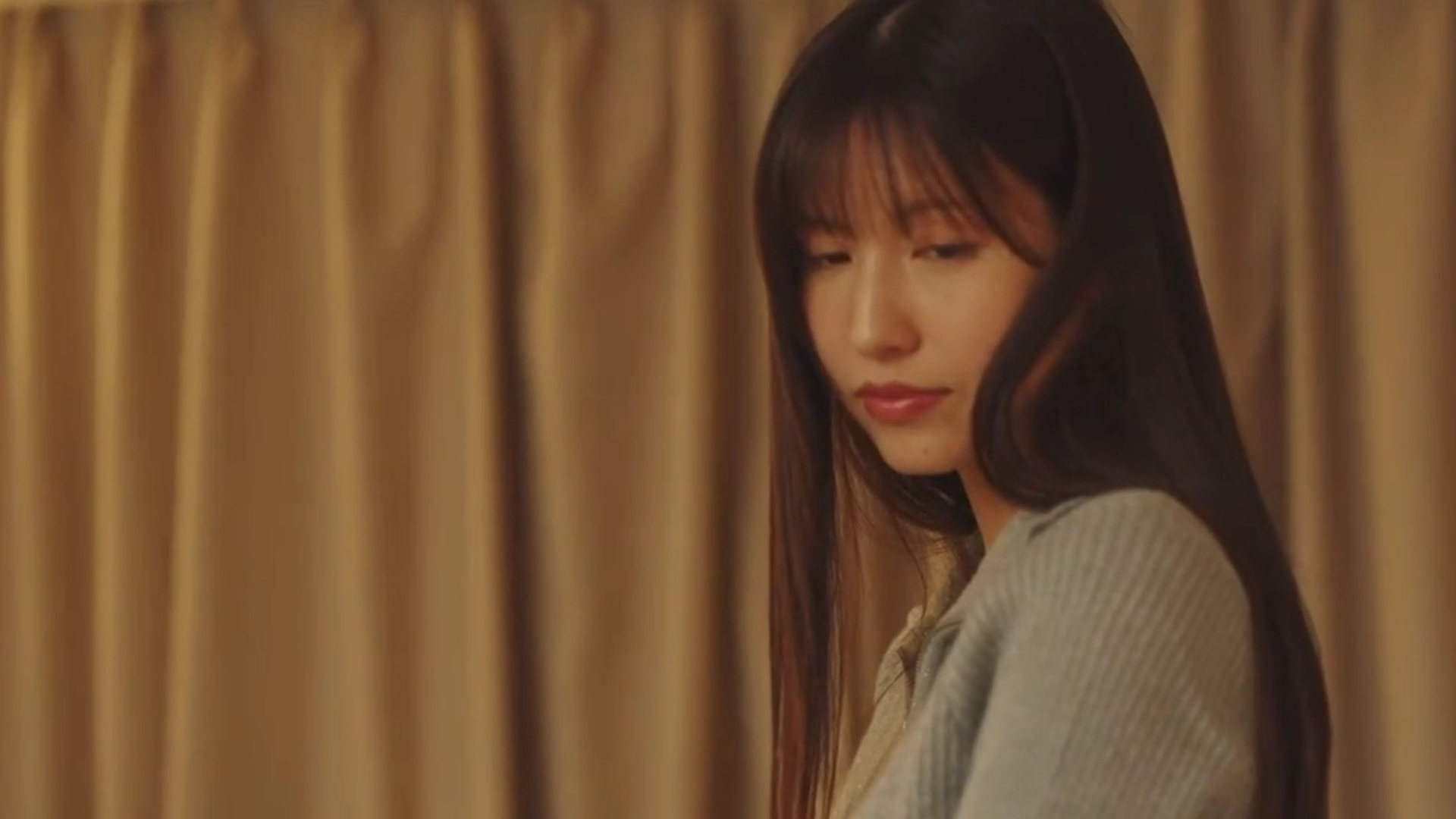 Momo Sakura Brings Warmth to Her Workplace