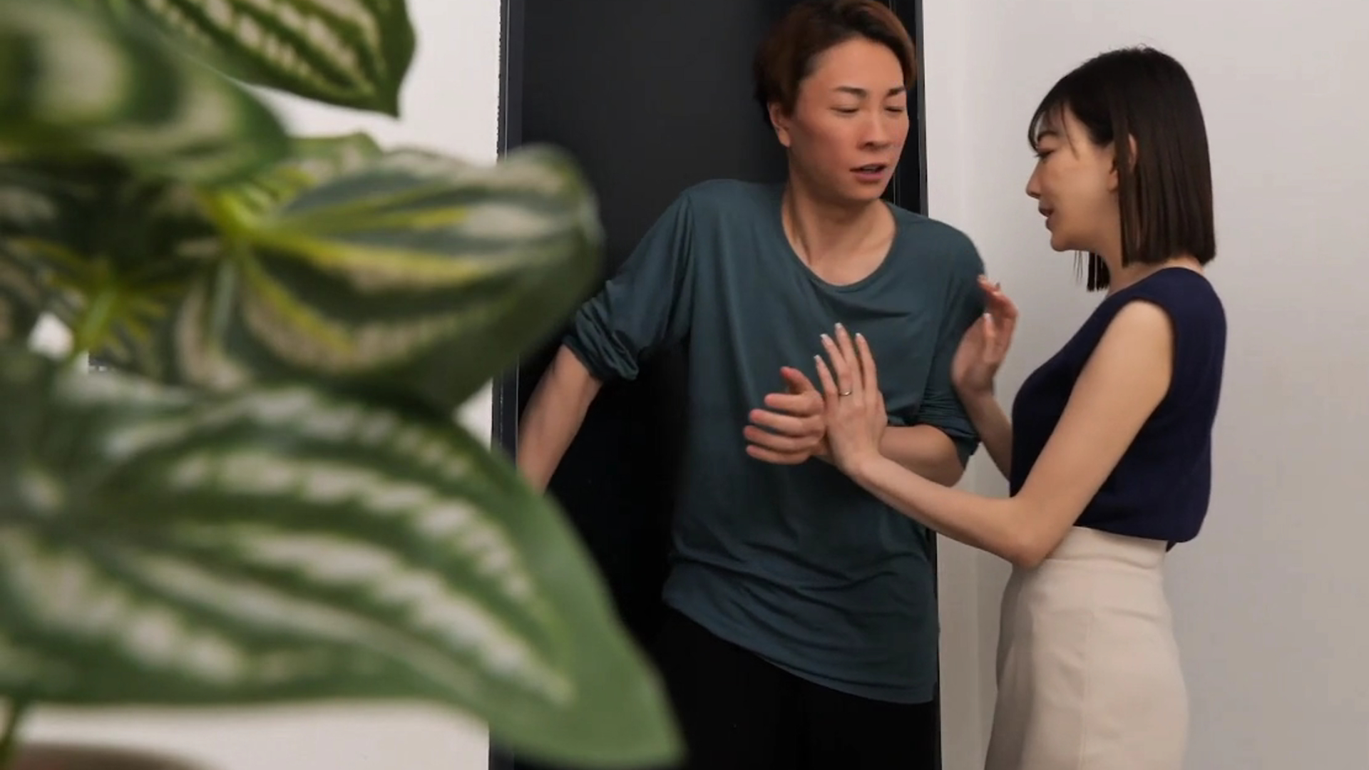 Aina Aoyama Brings Warmth to Her Neighbor’s Life