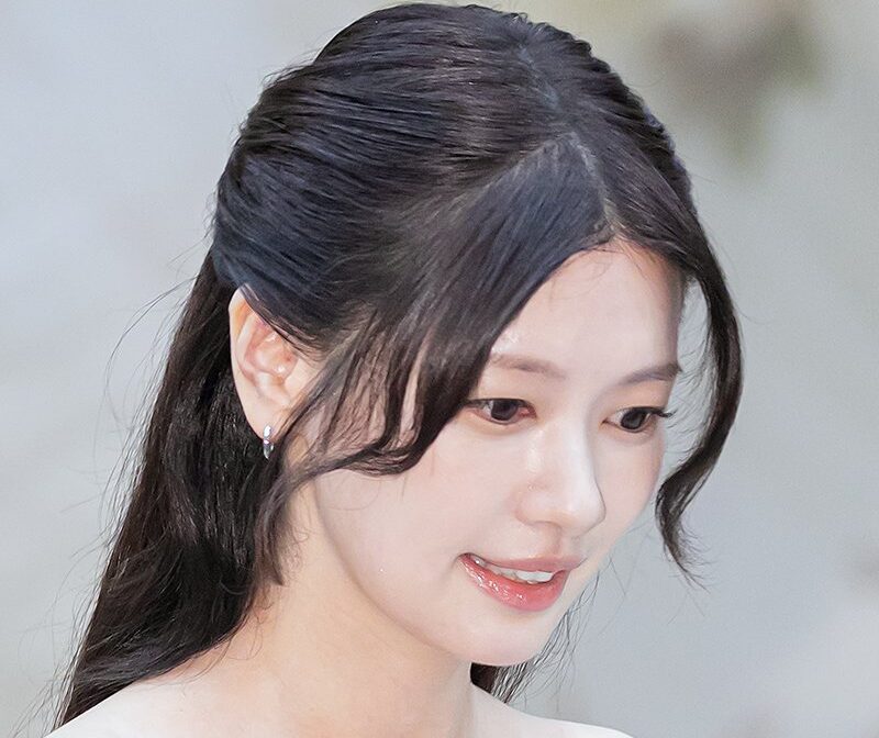 Jung So-min Shines with Elegant Charm at Press Event