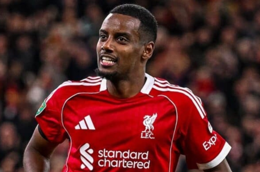 Liverpool Make Five Changes for Chelsea Clash as Isak Returns