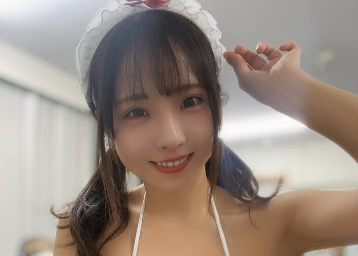 Hotaru Kusakabe’s Red Dress Photo Stuns Fans