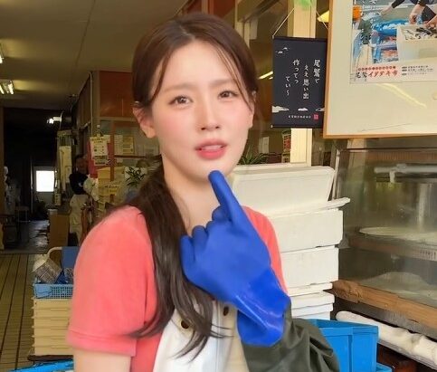 I-DLE’s Miyeon Goes Viral as Hilarious Fishmonger