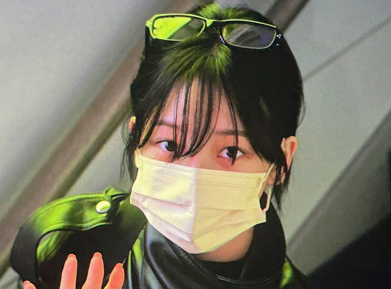 Karina Radiates Joy and Natural Beauty at the Airport