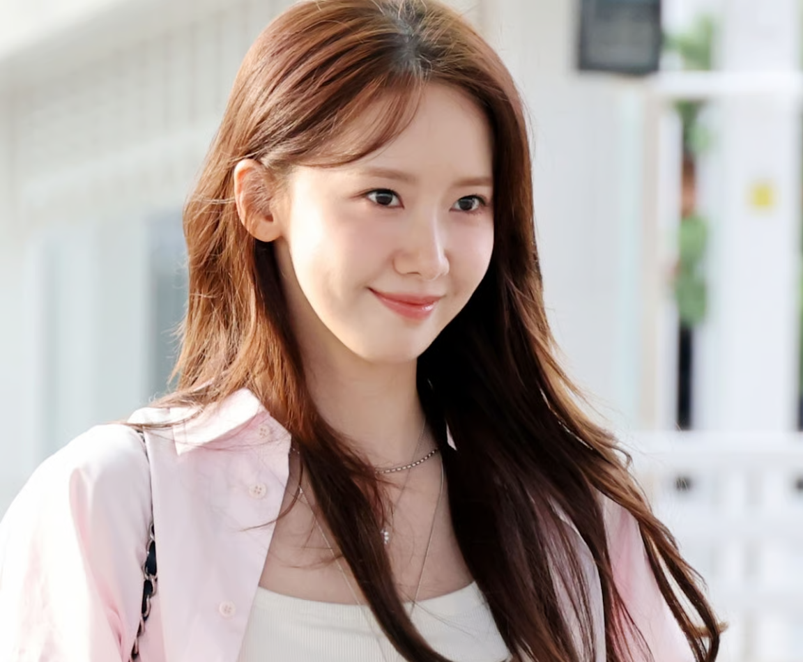 YoonA Looks Fresh and Stunning While Leaving the Country Today