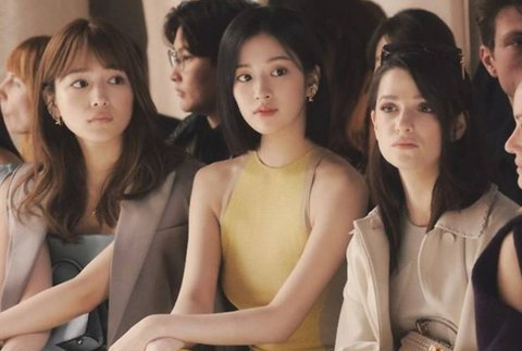 Fans Miss An Yujin at Paris Fashion Week