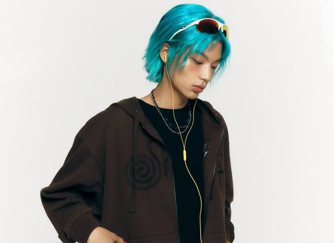 LE SSERAFIM Unveils “Soft Thumbnail” Merch Teasers