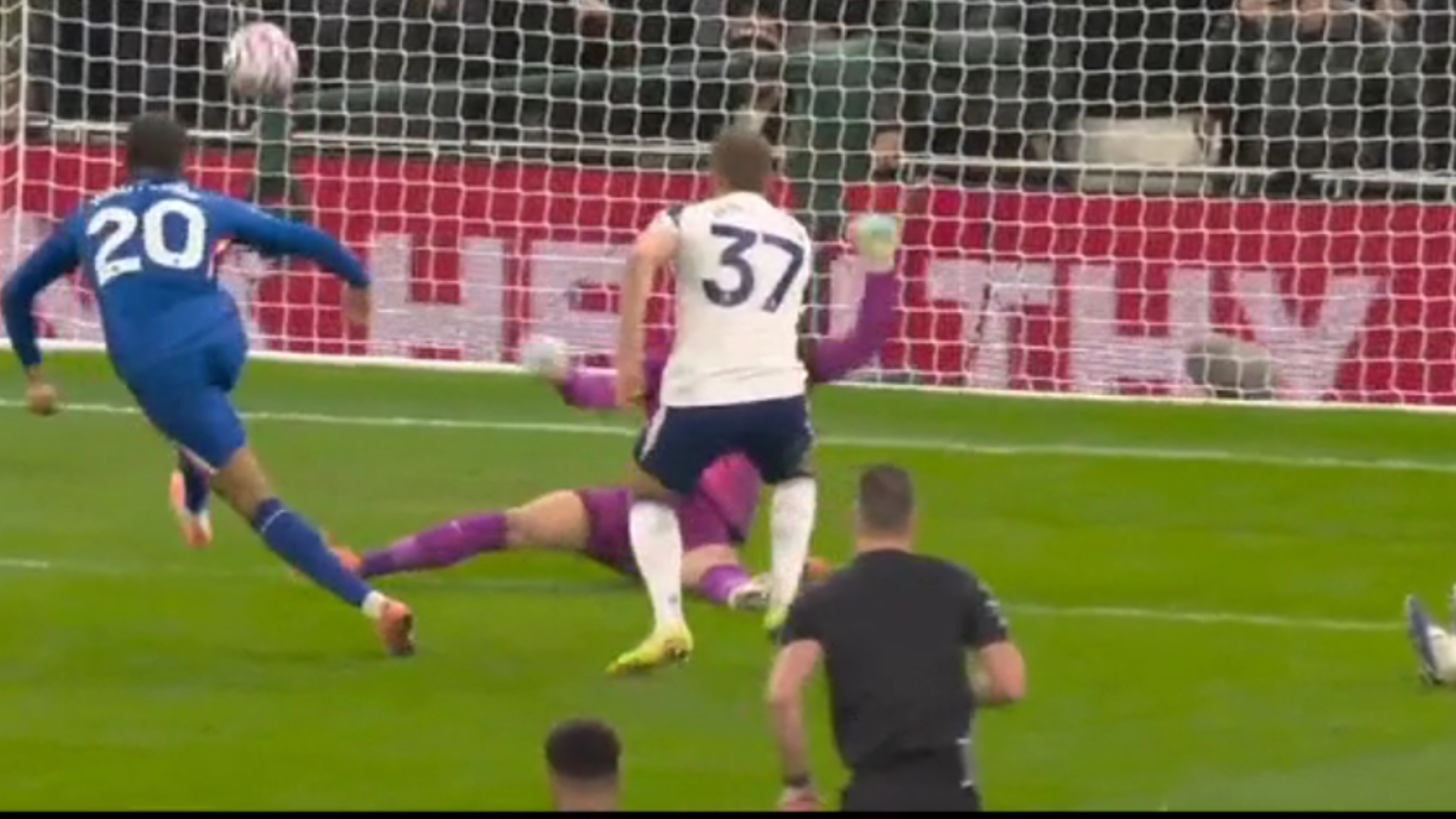 Joao Pedro Scores for Chelsea After Tottenham Defensive Error