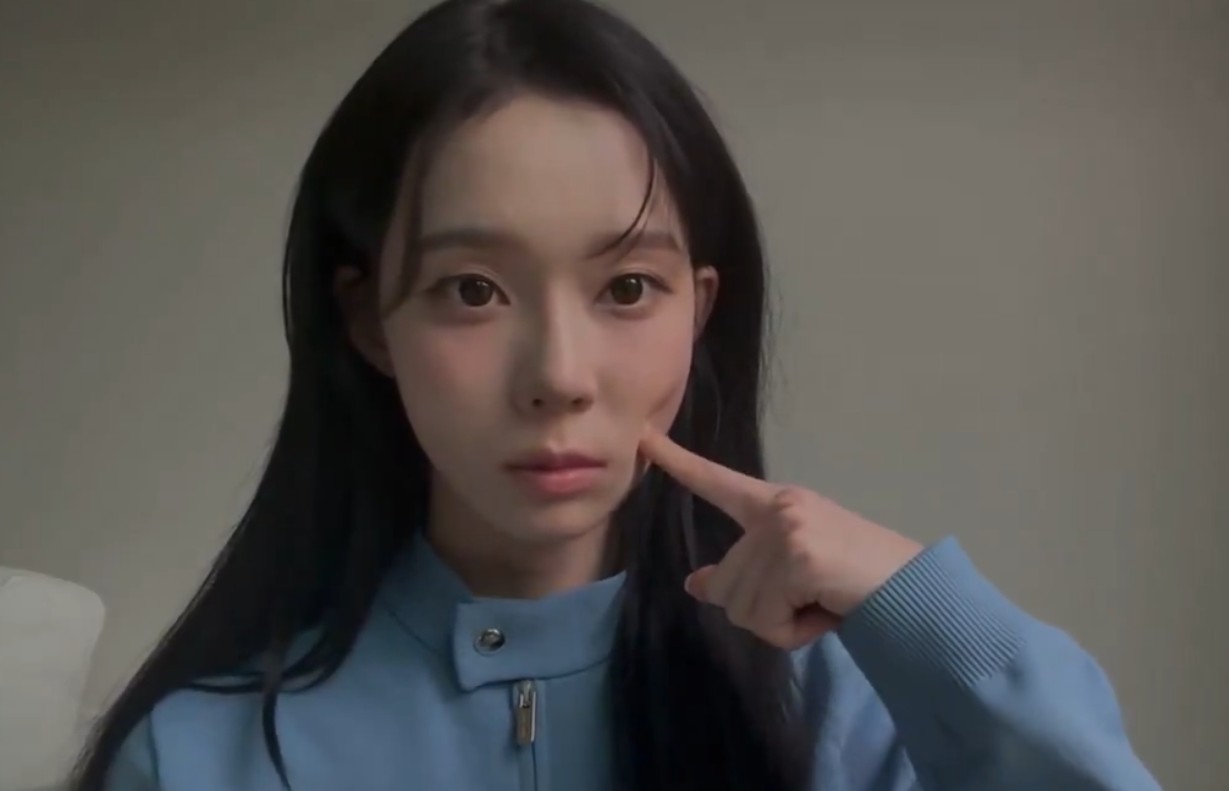 aespa’s Winter Adorably Falls for Fan Prank During Livestream