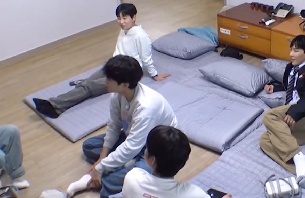 Park Bogum Impresses Fans With His Thoughtful Gesture During Outing