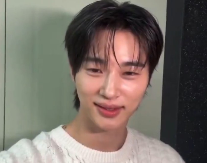 Byeon Woo-seok Jokingly Claims His Height Changes Throughout the Day