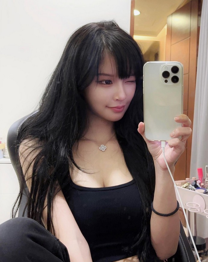 Babybaby1111 Twitch Profile & Stream Style