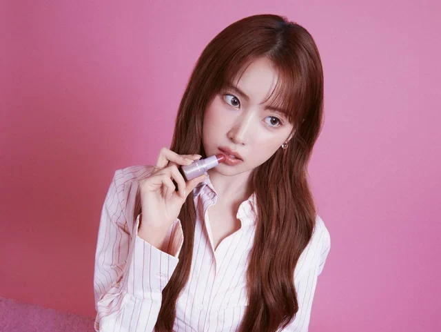 NMIXX Jiwoo Shines in Cosmopolitan Korea x irecipe December 2025 Preview