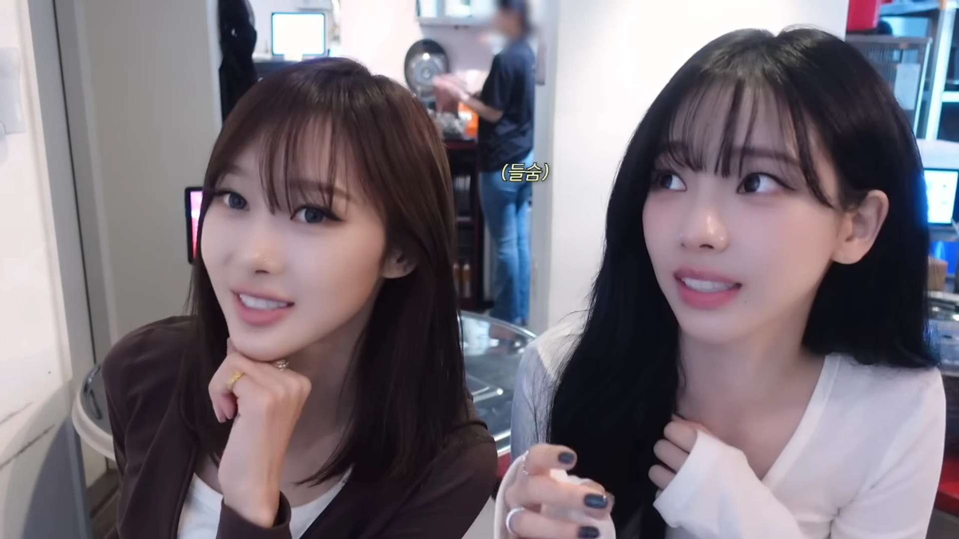 aespa Giselle and Karina Try Seaweed Sujebi