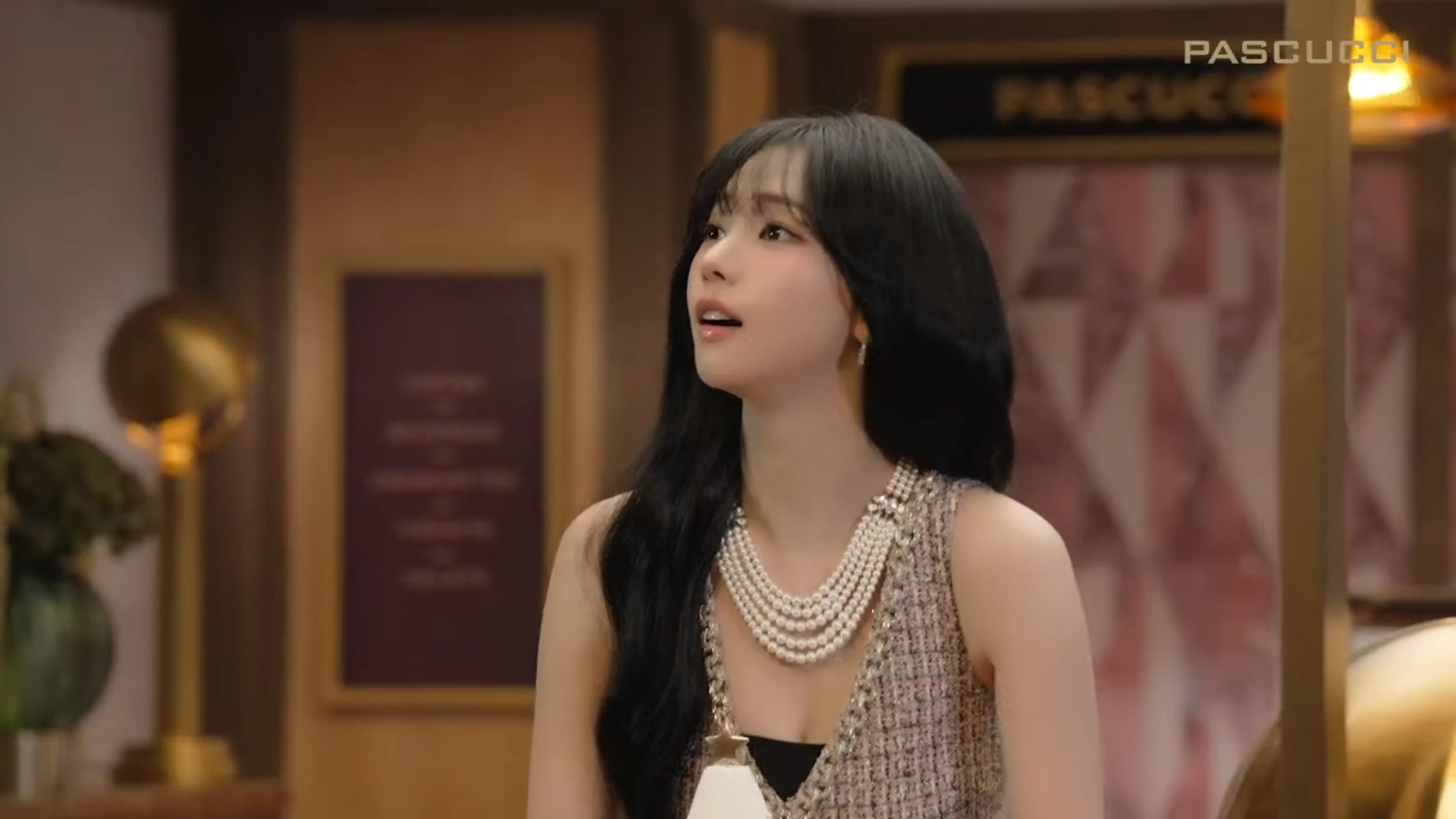 Karina PASCUCCI Wonderland Behind-the-Scenes for Christmas