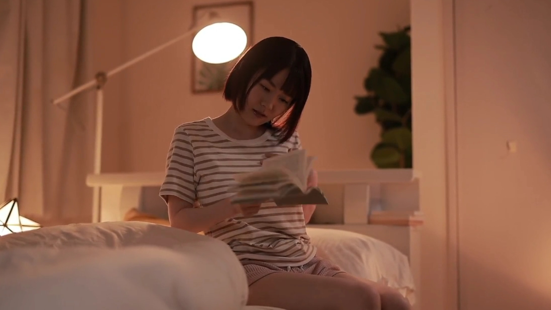 Miura Sakura’s Love for Reading and Bookstore Life