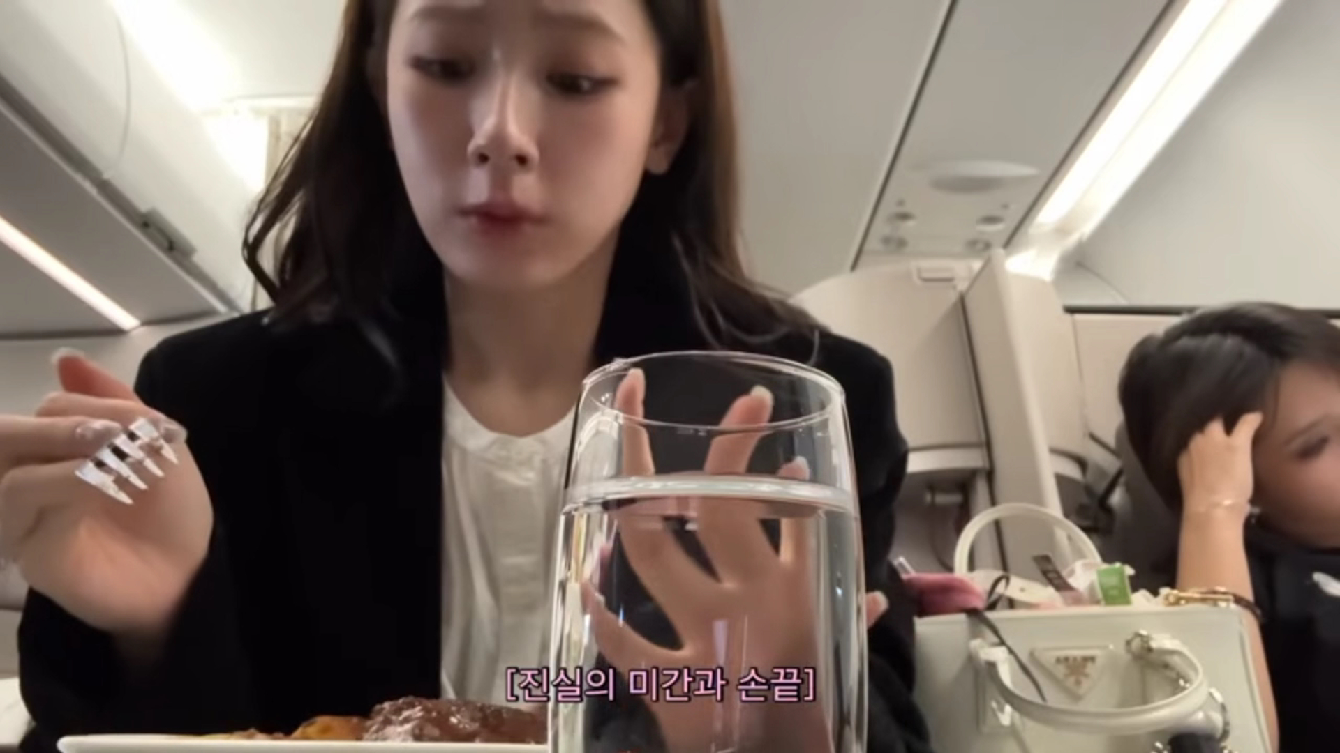 I-DLE’s Miyeon Shares Plane Vlog Moments With Fans