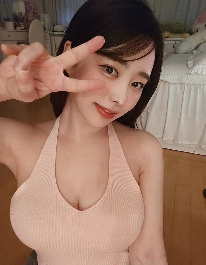 Sungeun Rising Streamer With Authentic Charm