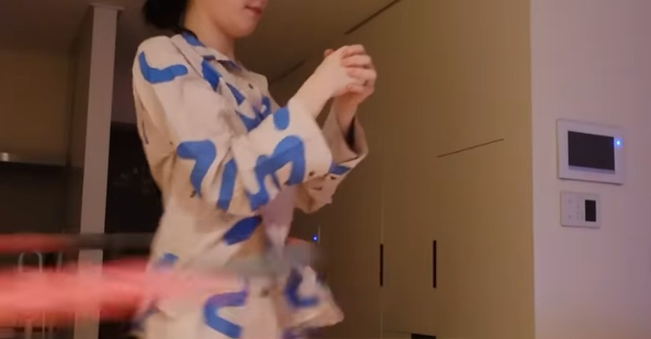 CHAERYEONG Shares Introvert-Friendly Daily Life in New Comfort Vlog