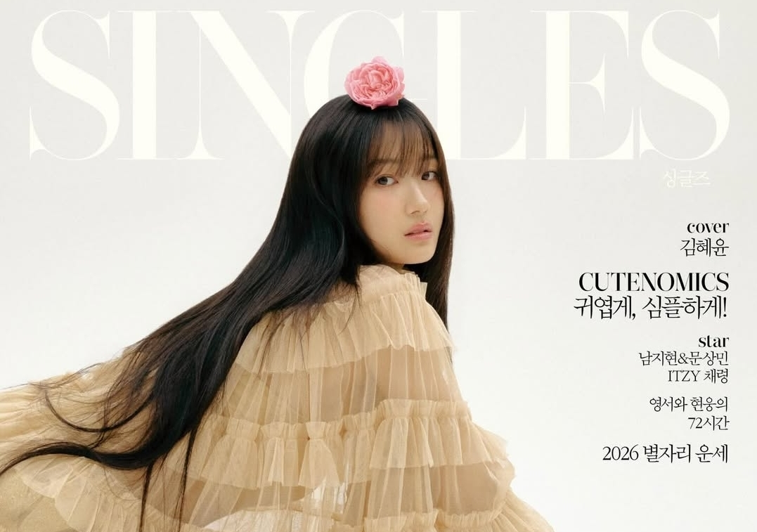 Difference in Singles Magazine Korea vs Japan Photos