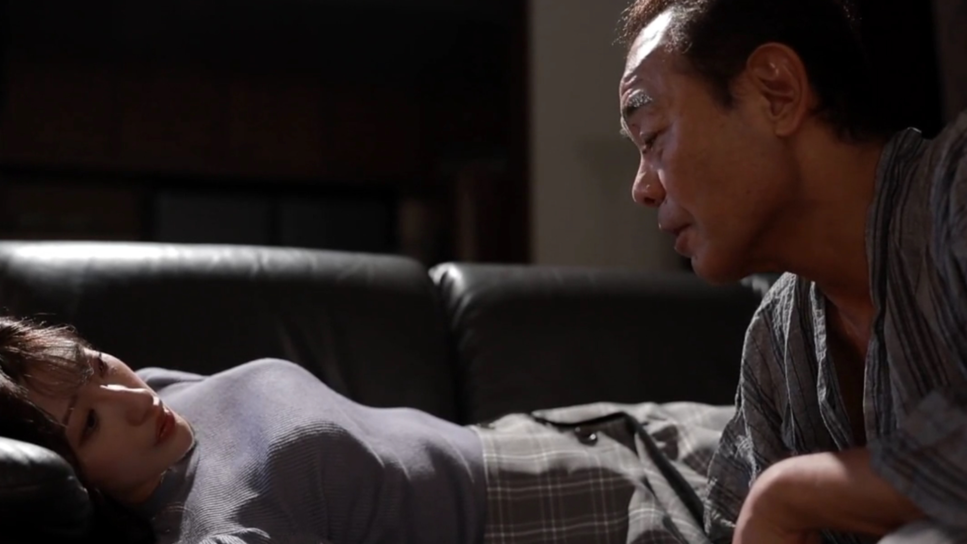 Ichika Hoshimiya Stays Overnight to Care for Father-in-Law