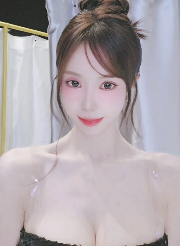 BOONONG (분옹) Instagram Profile Highlights Her Authentic Online Charm