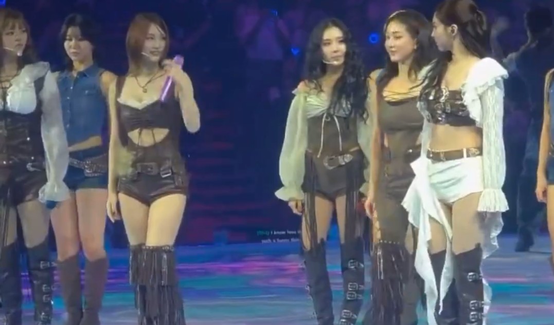 TWICE’s Nayeon Caught Out of Position on Stage