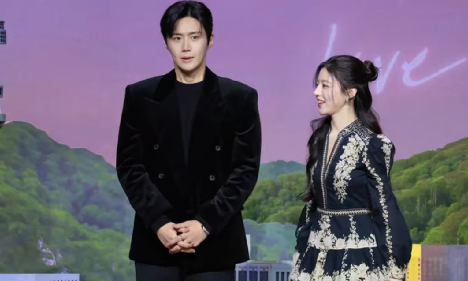 Kim Seonho, Go Younjung Attend Netflix Press Conference