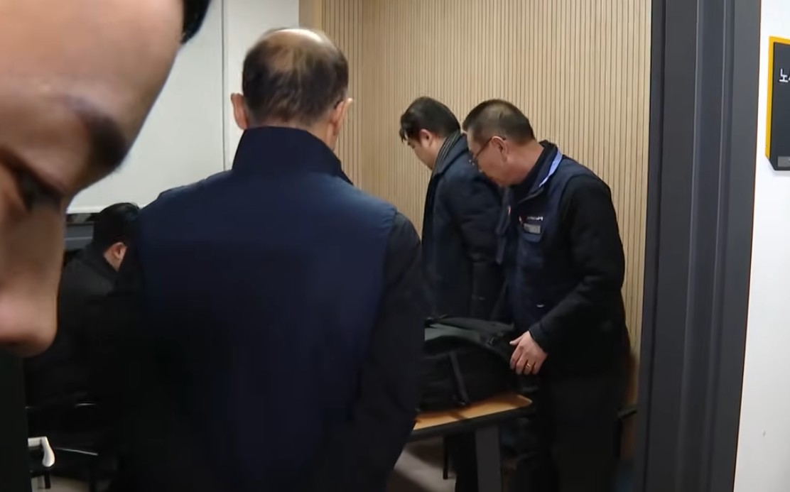 Seoul Bus Drivers Go on Indefinite Strike