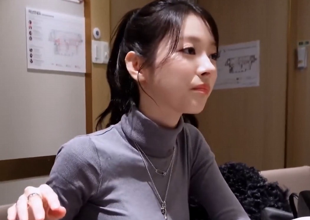 MEOVV Anna’s Visuals Shine in Every Camera Angle