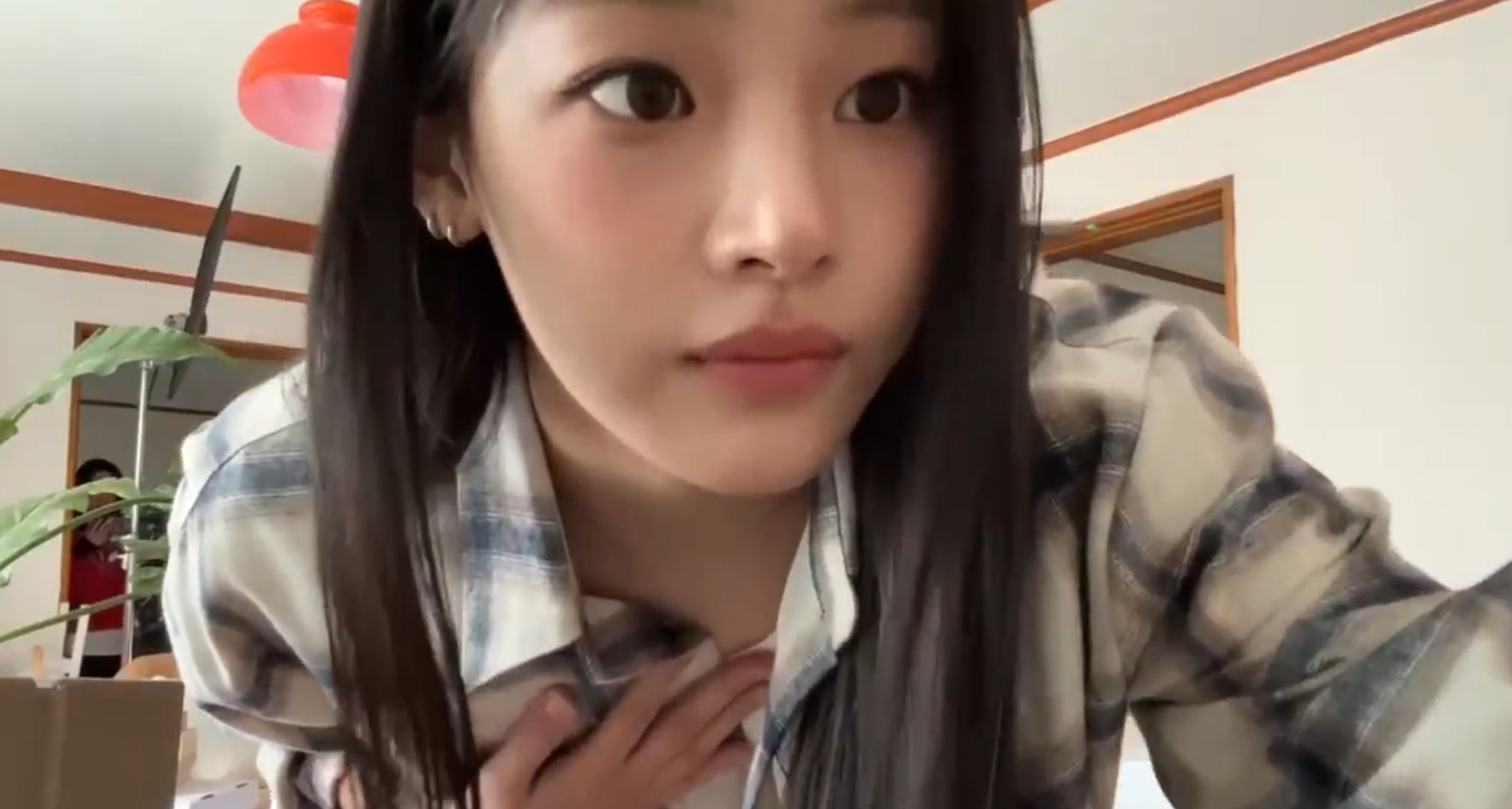 NewJeans Minji Looks Shy On Camera After Long Break