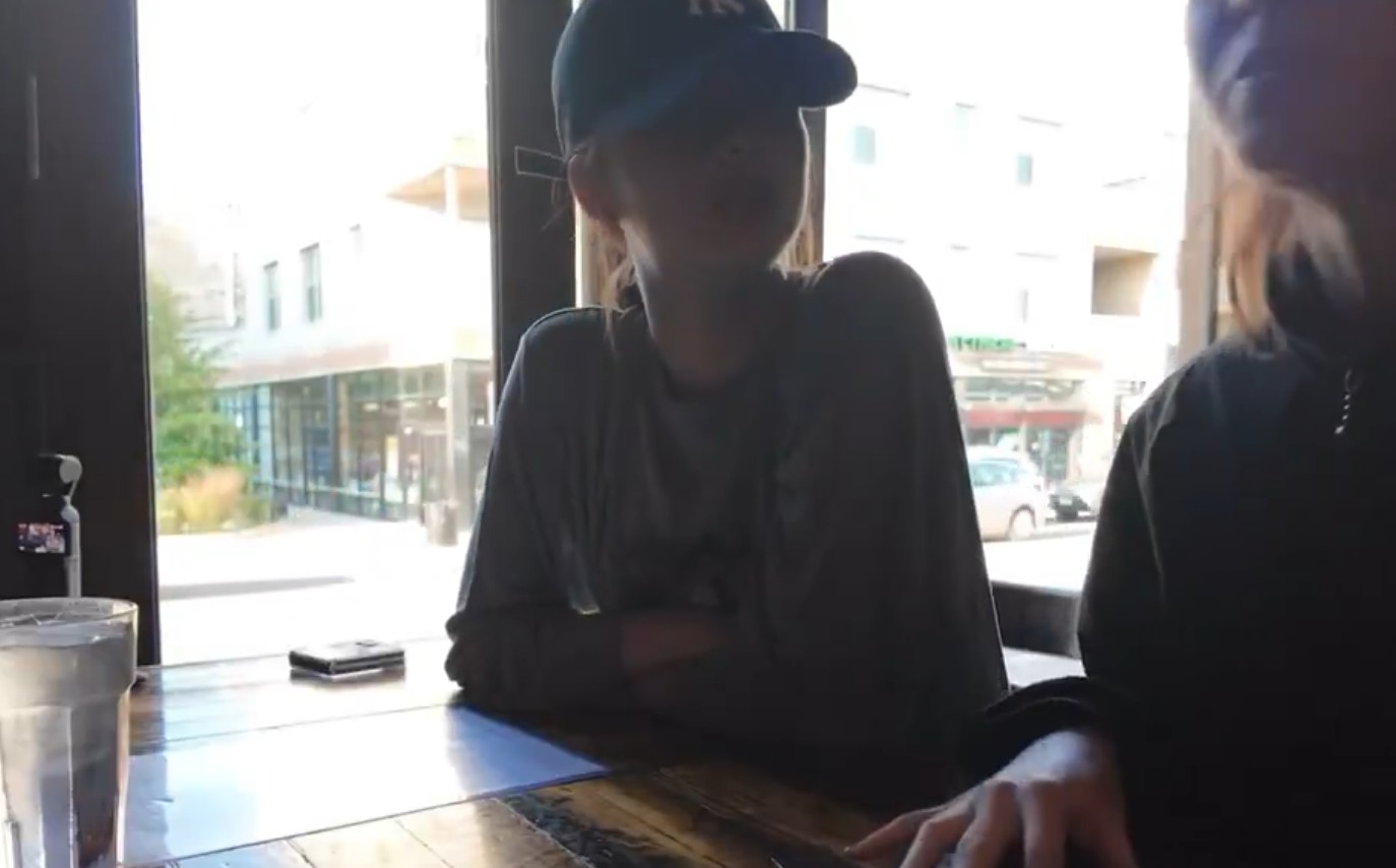 LE SSERAFIM Get Free Pizza Despite Constantly Failed to Sing Live