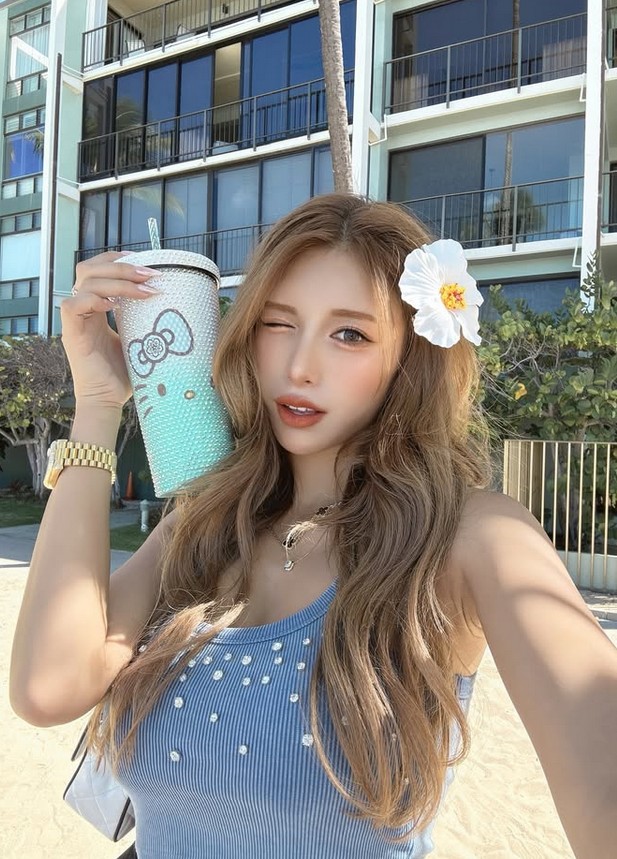 Hitoe Ogawa’s Hot Young Mom Image Stands Out