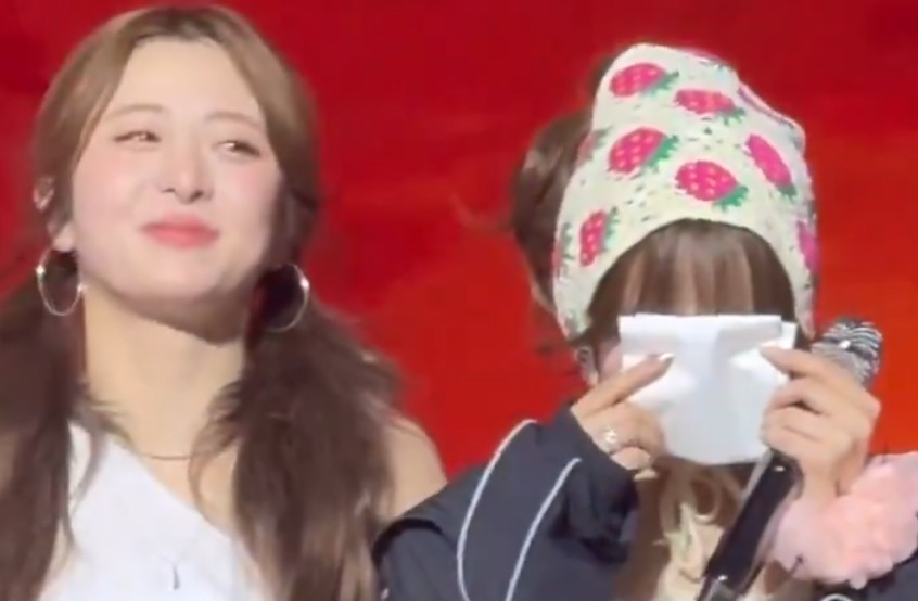 LE SSERAFIM Leader Chaewon Emotional on Stage