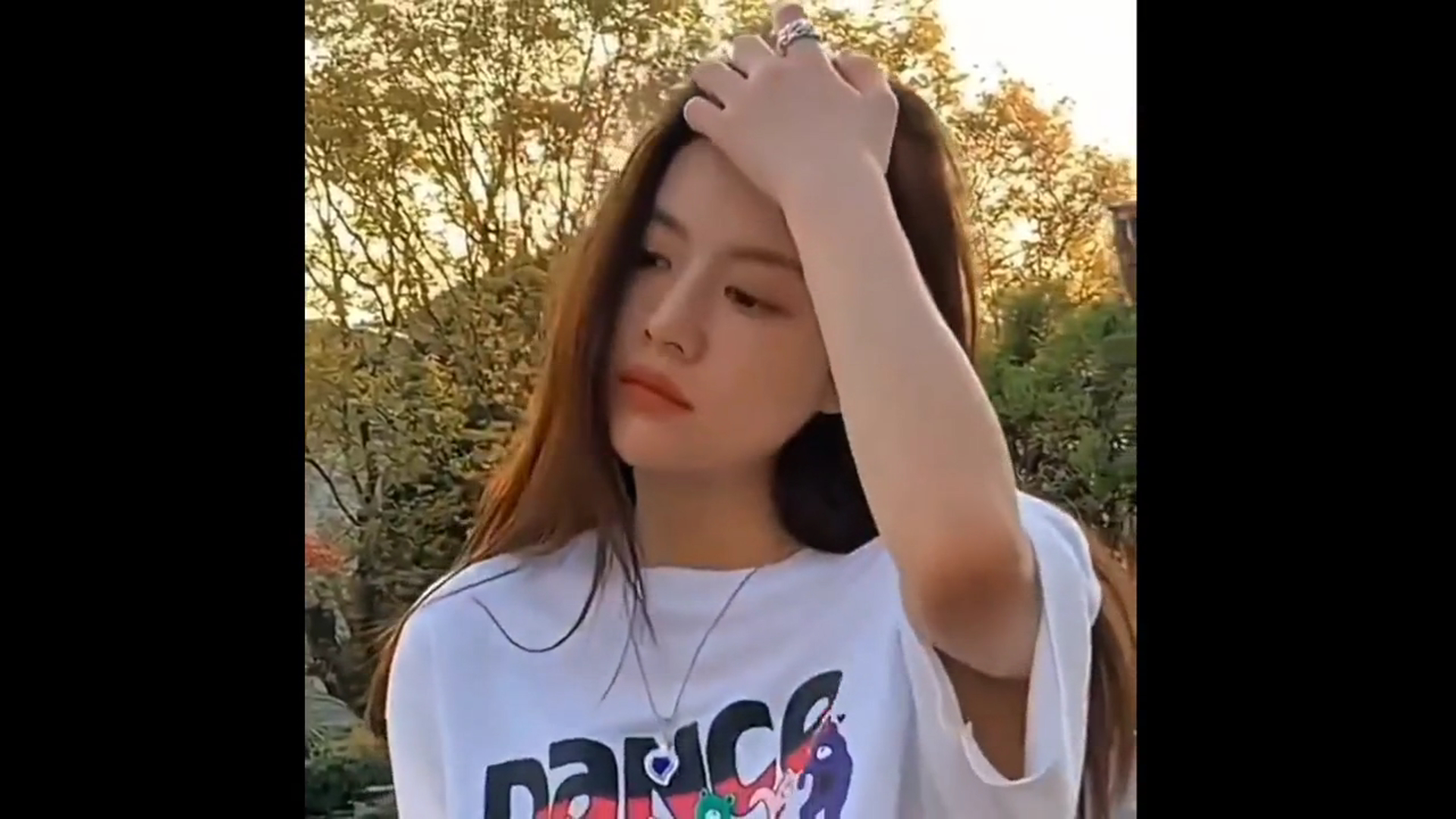 Go Younjung Iconic Hair Flip Steals the Spotlight