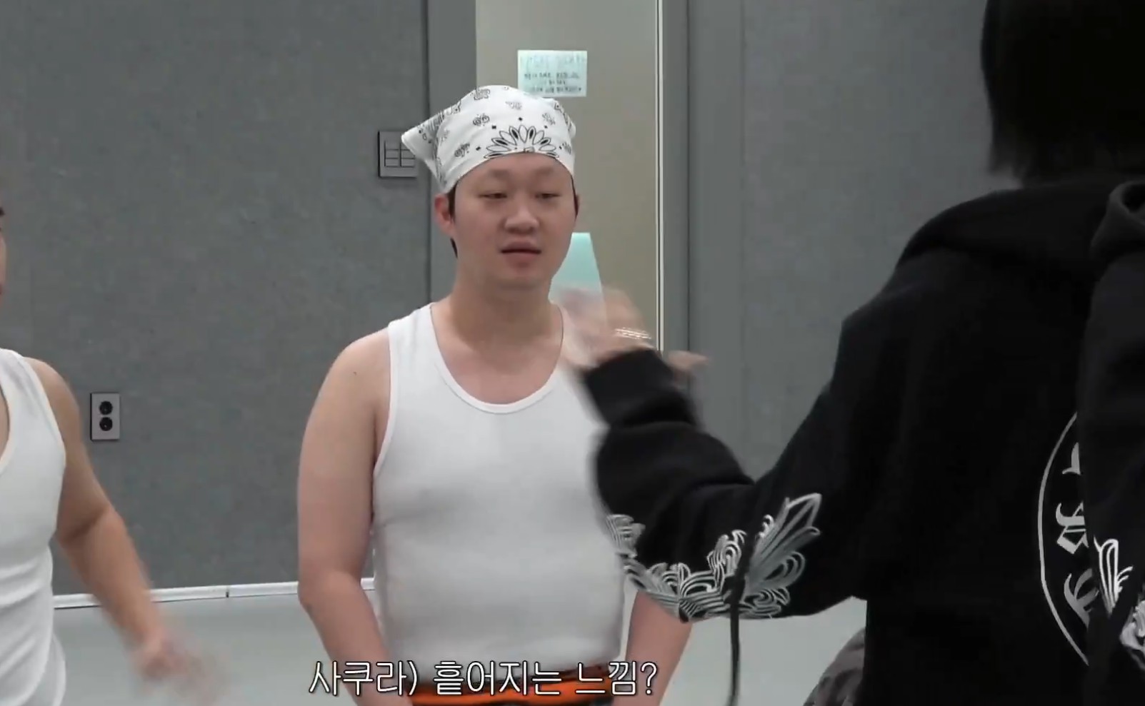 LE SSERAFIM Sakura Remarks Spark Fan Debate Online