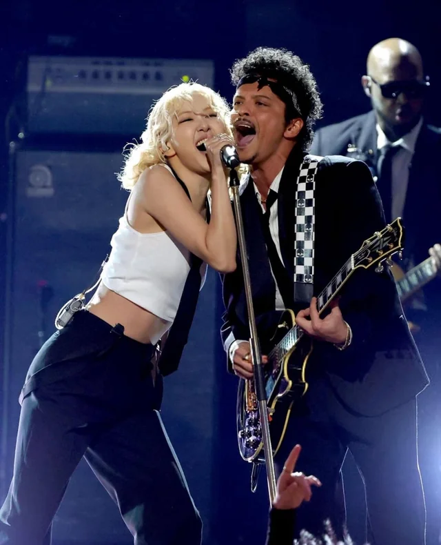 ROSÉ and Bruno Mars Ignite Grammys With APT Stage