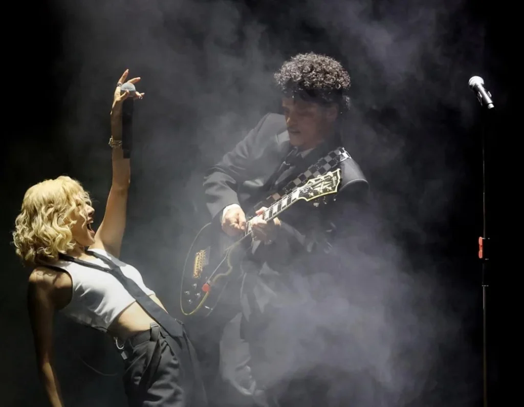 ROSÉ and Bruno Mars Ignite Grammys With APT Stage