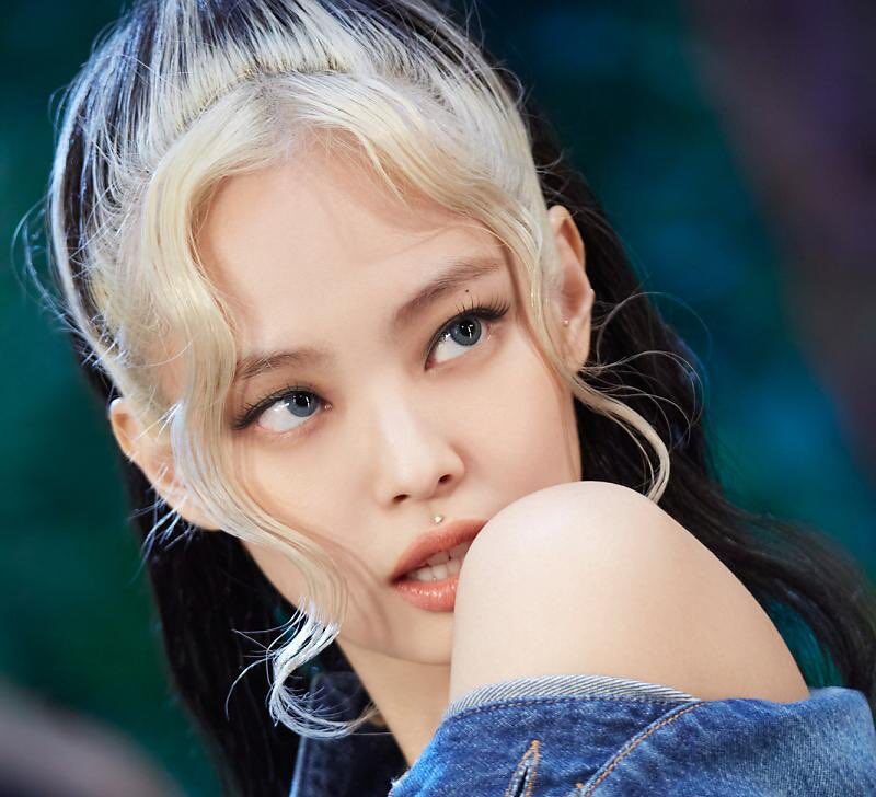 Jennie’s Hairstylist Shares Lighthearted Story About Bleaching Warning