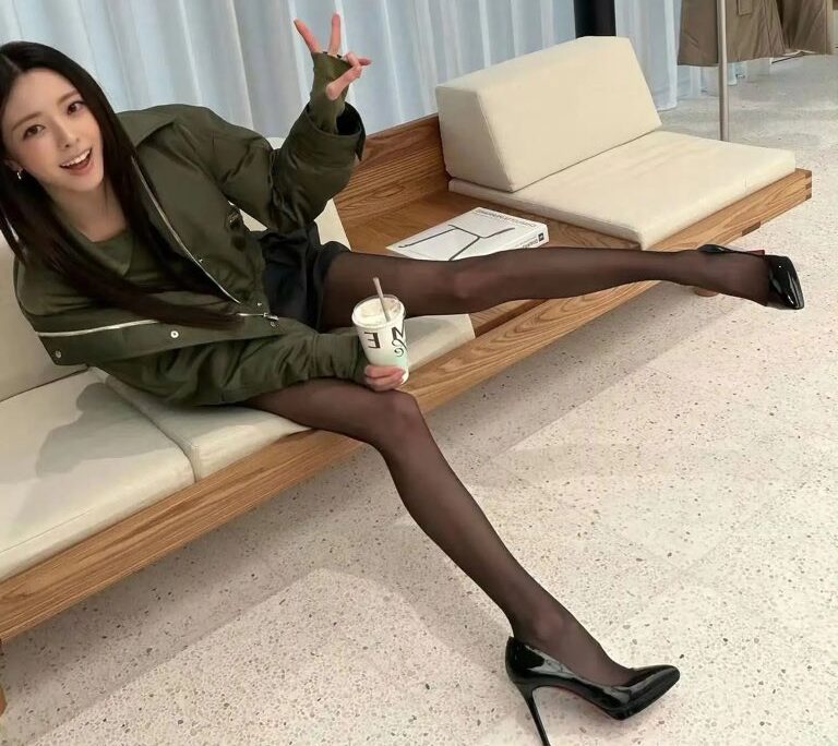 ITZY Yuna’s Green Sweater and Black Skirt Gives Off College Vibes